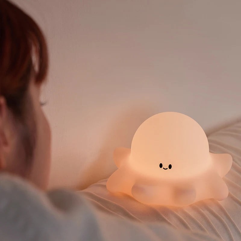 1pc Cute Octopus a LED, luce notturna in silicone, ricaricabile tramite USB